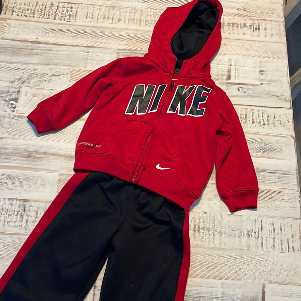 Nike 18 months zippered hoodie and matching sweats, very good condition